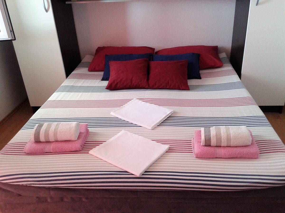 Apartment Vesna ミルナ エクステリア 写真